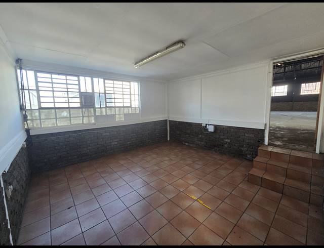 1,148M² WAREHOUSE TO LET IN ANDERBOLT